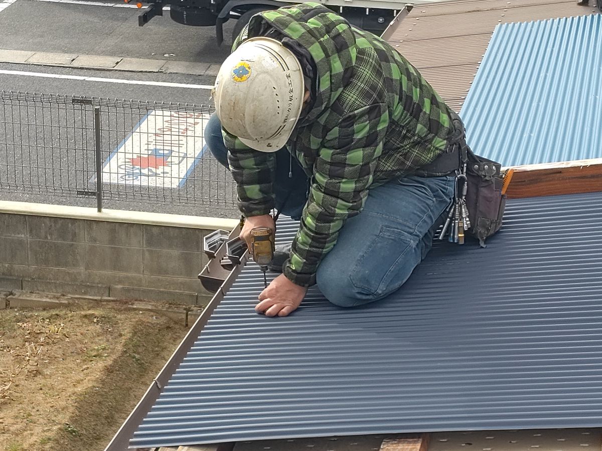 【工事3日目】小倉南区匿名希望様：鉄板波板張替え工事