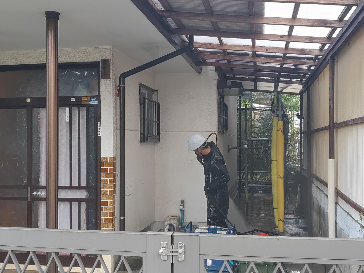 【工事2日目】北九州市小倉南区徳吉東　T様　外壁塗装・屋根塗装・その他塗装工事及び