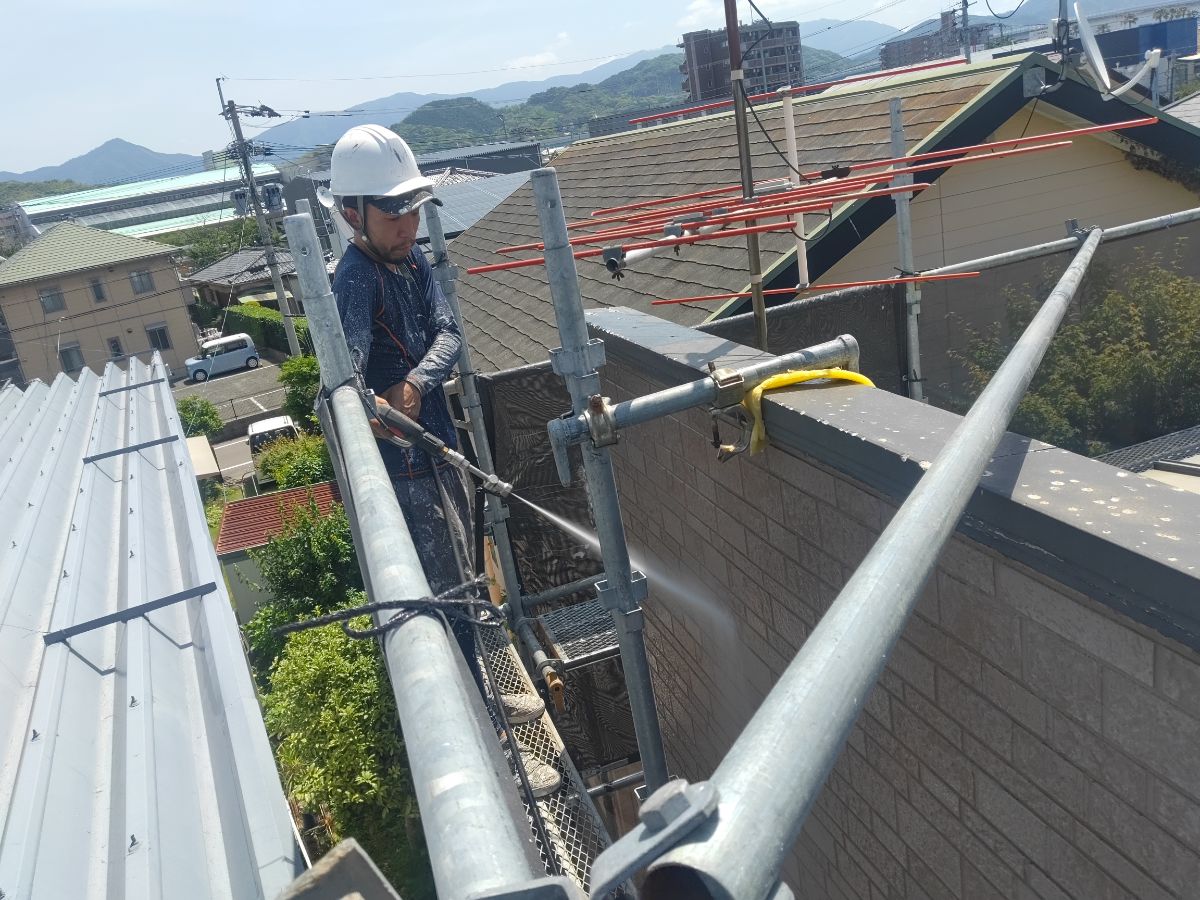 【工事2日目】:福岡市博多区:N様 外壁塗装・屋根塗装、その他塗装工事