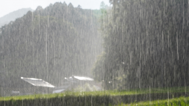 線状降水帯に負けない！北九州で雨漏りを防ぐ屋根・外壁点検のススメ