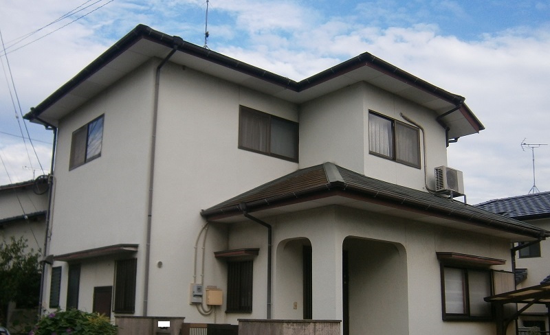      ▽粕屋町内橋　　Ｅ様邸　　　〈屋根塗装工事〉